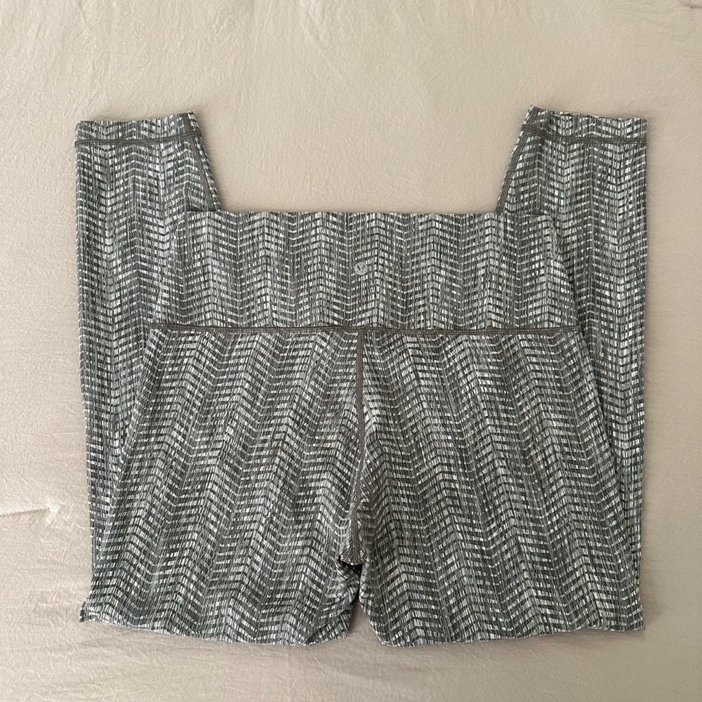 Green and white lululemon leggings